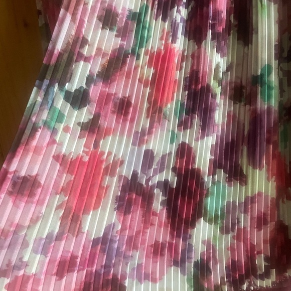 St. John Brigitte Floral-Print Georgette Pleated Blouse - Picture 9 of 10